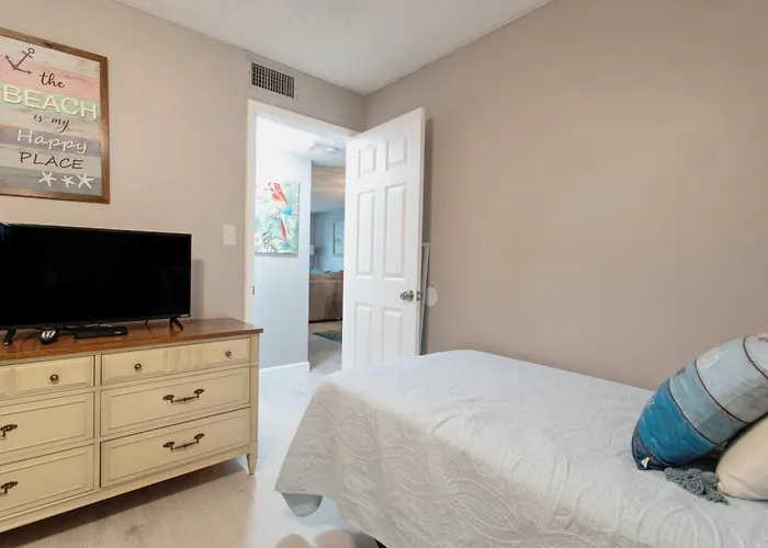 2 Bed 2 Bath Centrally Located On Siesta Key