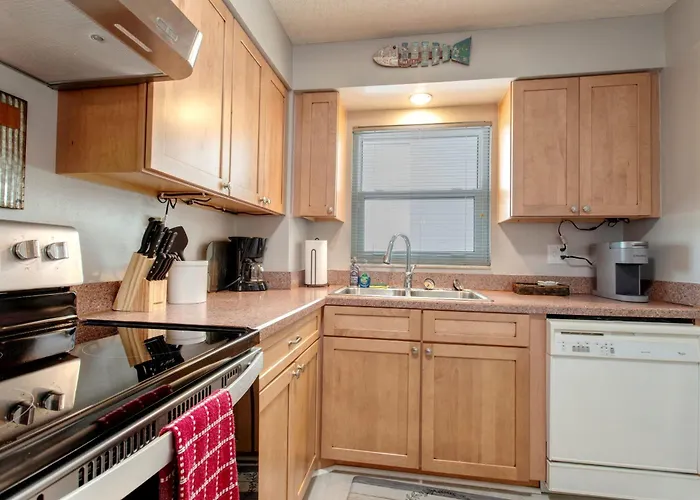2 Bed 2 Bath Centrally Located On Siesta Key