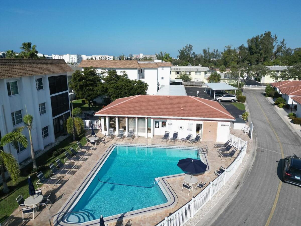 2 Bed 2 Bath Centrally Located On Siesta Key Ferienhaus *
