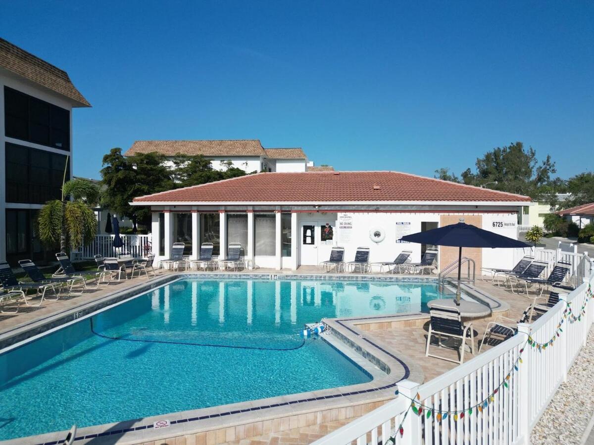 2 Bed 2 Bath Centrally Located On Siesta Key * Sarasota